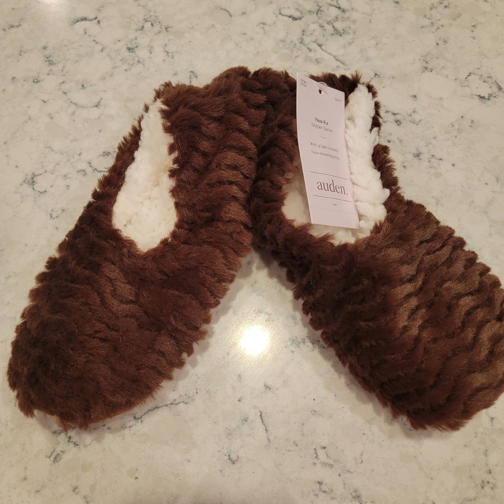 Auden Chocolate Faux Fur Slipper Socks Size S/M 5-7 NWT!